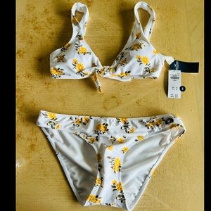NWT Hollister bikini floral medium bottoms
